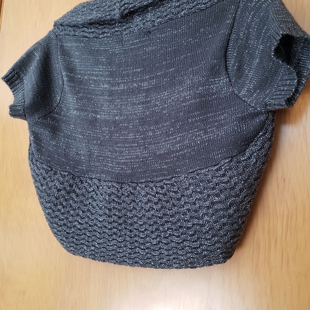 Cropped shrug sweater - Picture 2 of 3
